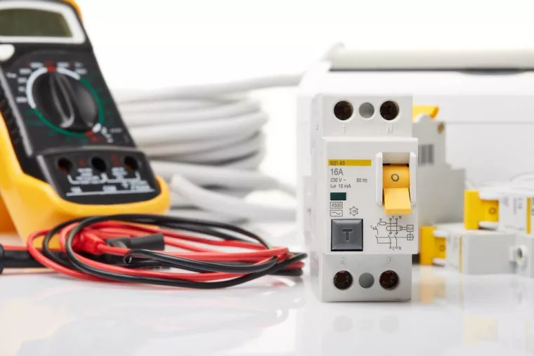 Remplacer porte fusible unipolaire par disjoncteur bipolaire, Albi, TLElec