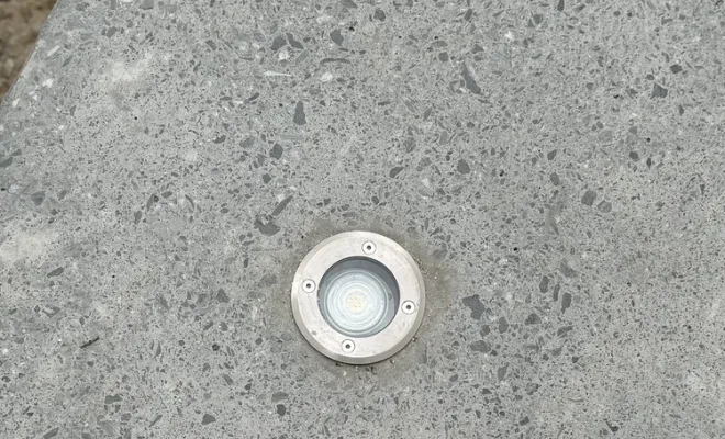 Encastrement de spots extérieur dans une dalle de finition brute, Albi, TLElec